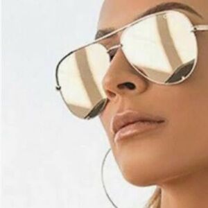Quay high key polarized aviator sunglasses in gold NWOT